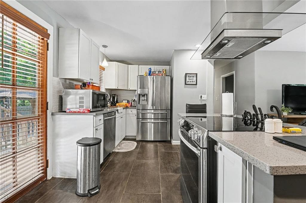 3 bedroom, 2 bathroom, 1,050 sq ft single family residence for sale at 271 Oak Drive, Atlanta, GA 30354 — photo 2