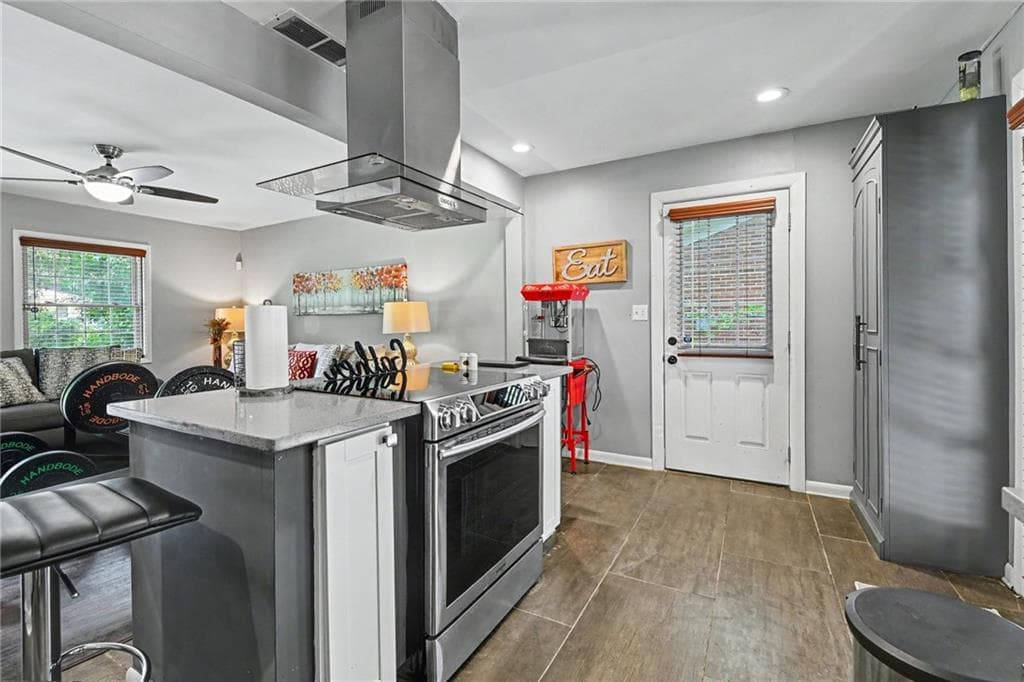 3 bedroom, 2 bathroom, 1,050 sq ft single family residence for sale at 271 Oak Drive, Atlanta, GA 30354 — photo 4
