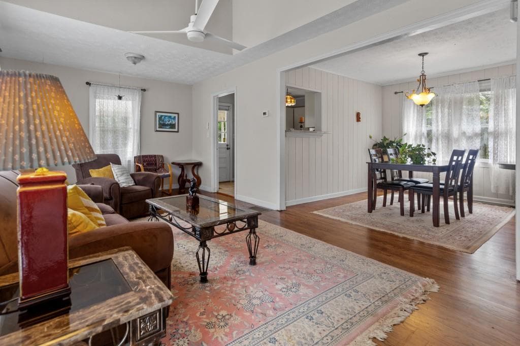 2 bedroom, 1 bathroom, 975 sq ft single family residence for sale at 4455 Florence Street, Tucker, GA 30084 — photo 3