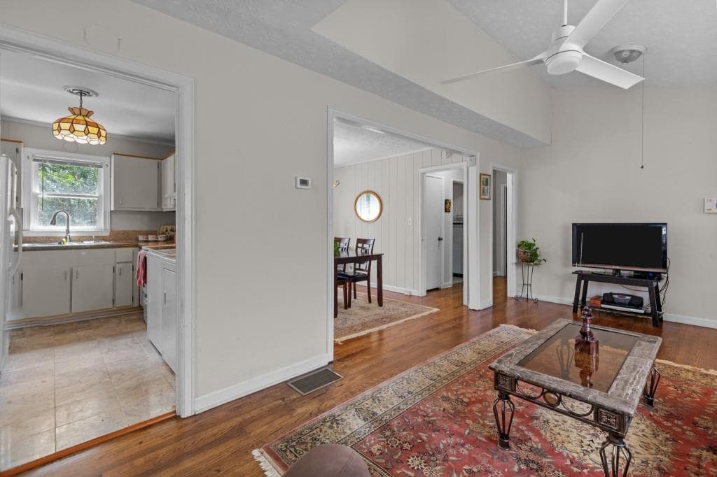 2 bedroom, 1 bathroom, 975 sq ft single family residence for sale at 4455 Florence Street, Tucker, GA 30084 — photo 7