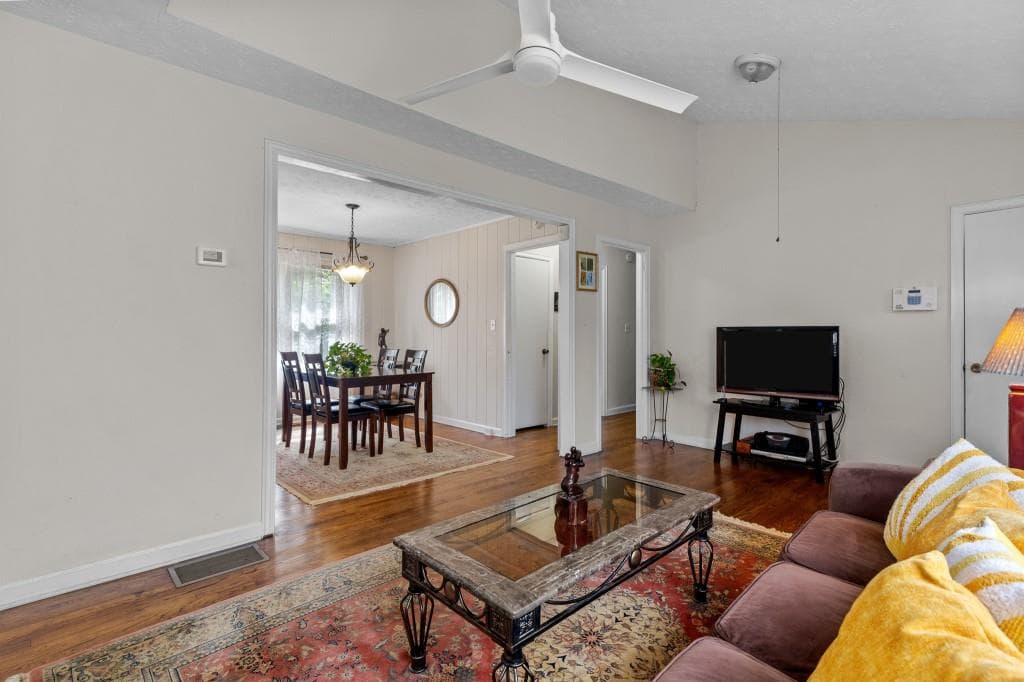 2 bedroom, 1 bathroom, 975 sq ft single family residence for sale at 4455 Florence Street, Tucker, GA 30084 — photo 8