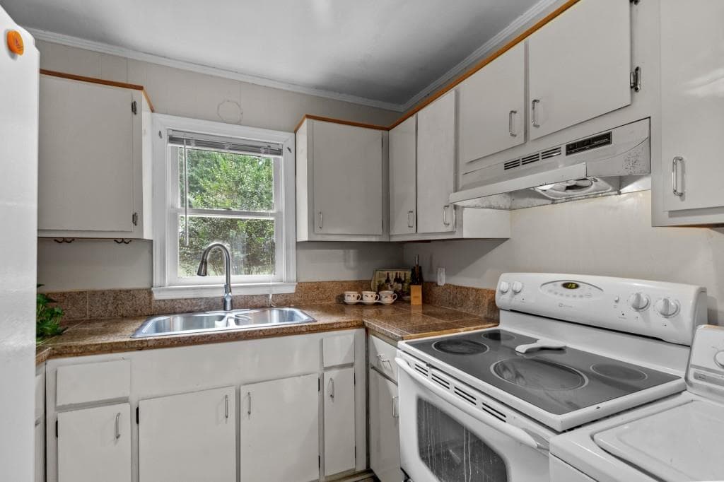 2 bedroom, 1 bathroom, 975 sq ft single family residence for sale at 4455 Florence Street, Tucker, GA 30084 — photo 9