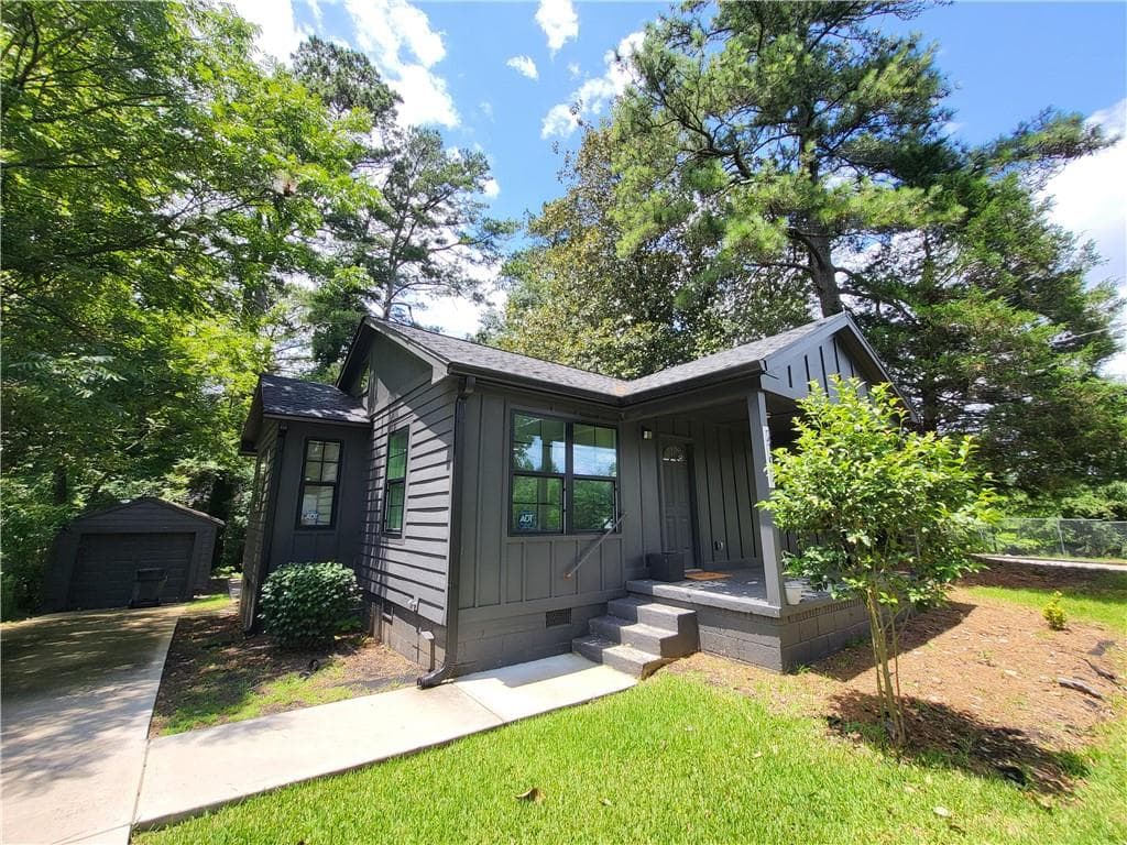 2 bedroom, 2 bathroom, 1,154 sq ft single family residence for rent at 2107 Pinehurst Drive, East Point, GA 30344 for $1,995 a month — photo 2