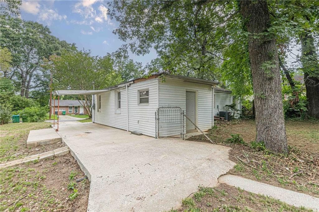 2 bedroom, 1 bathroom, 936 sq ft single family residence for sale at 542 Walnut Street, Hapeville, GA 30354 — photo 3