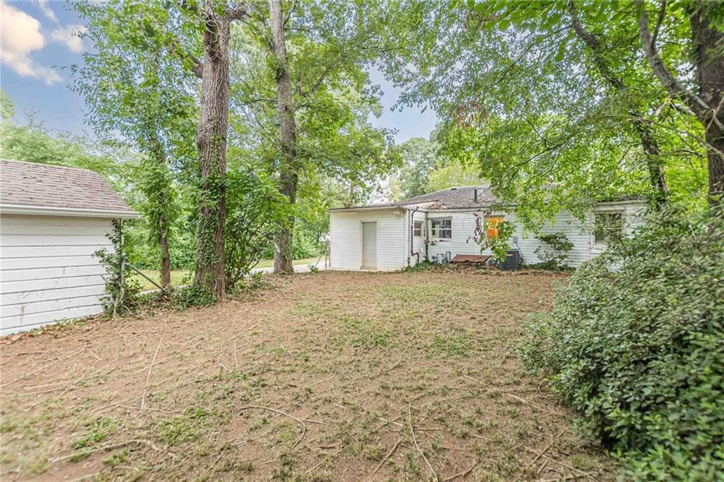 2 bedroom, 1 bathroom, 936 sq ft single family residence for sale at 542 Walnut Street, Hapeville, GA 30354 — photo 6