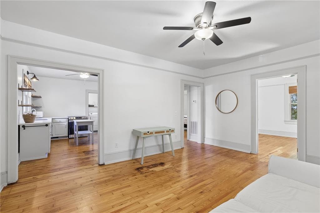 3 bedroom, 2 bathroom, 1,216 sq ft single family residence for sale at 200 S Jackson Street, Hartwell, GA 30643 — photo 8