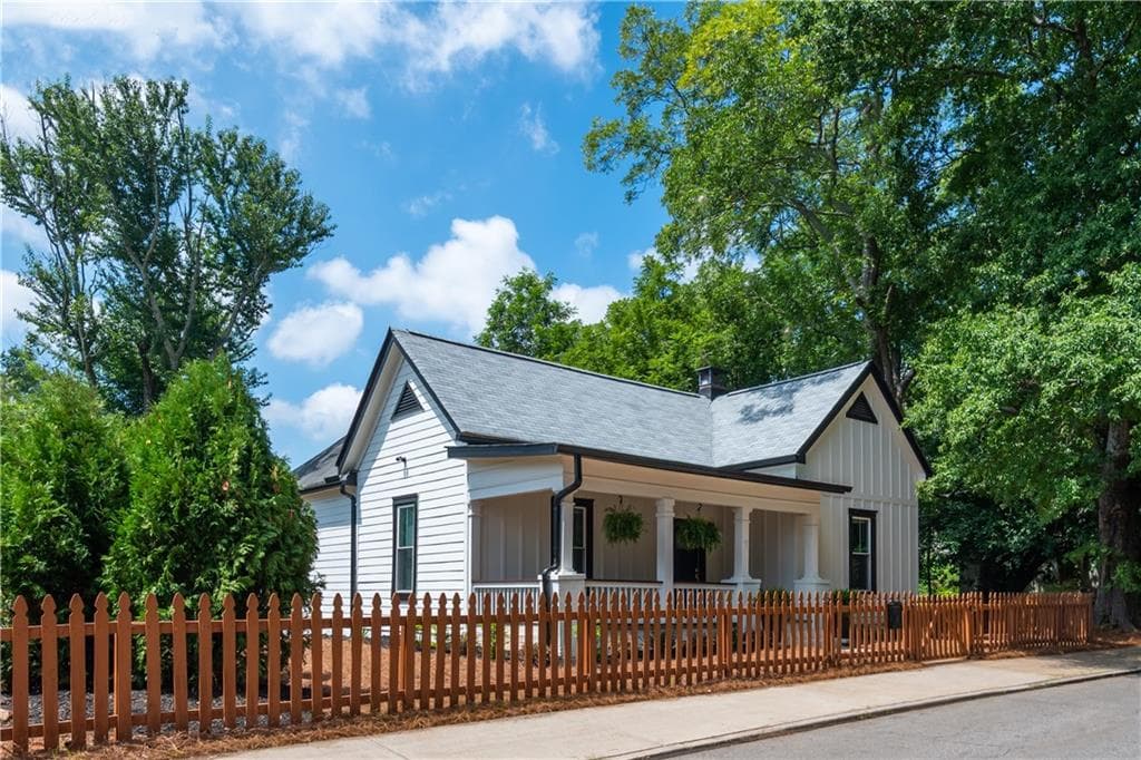 4 bedroom, 2 bathroom, 2,059 sq ft single family residence under contract at 1129 Sanders Avenue, Atlanta, GA 30316 — photo 10