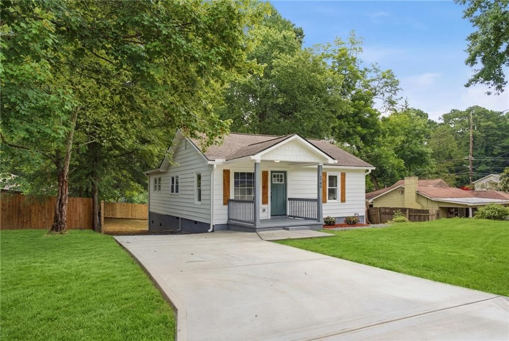 3 bedroom, 2 bathroom, 1,100 sq ft single family residence for sale at 1703 Pine Street, Marietta, GA 30060 — photo 2