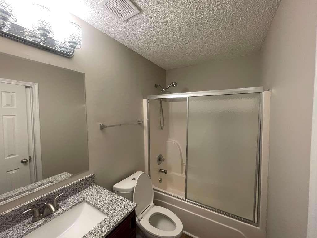 4 bedroom, 3 bathroom single family residence for rent at 408 Canoga Court, Mcdonough, GA 30253 for $2,695 a month — photo 4