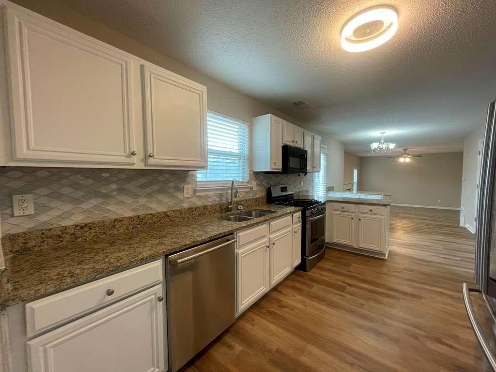 4 bedroom, 3 bathroom single family residence for rent at 408 Canoga Court, Mcdonough, GA 30253 for $2,695 a month — photo 9