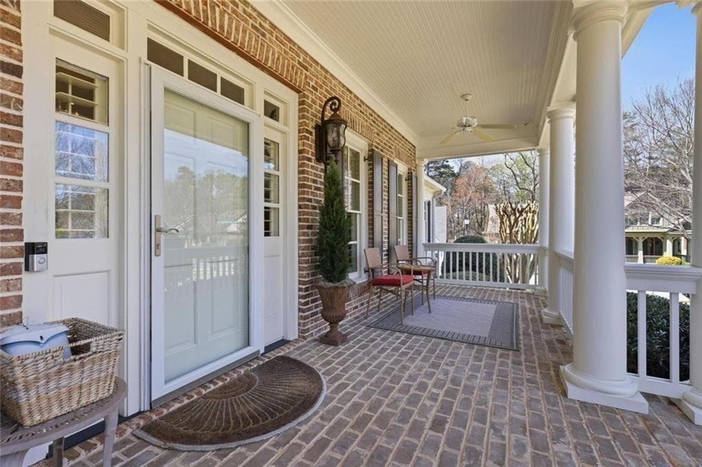 3 bedroom, 4 bathroom, 4,855 sq ft single family residence under contract at 807 Village Greene, Marietta, GA 30064 — photo 2