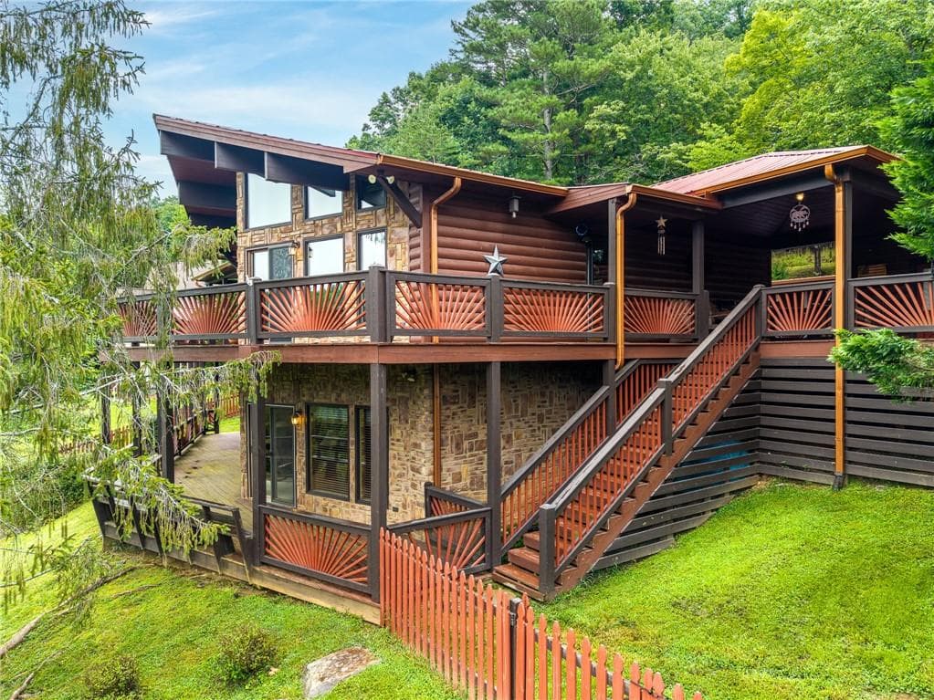 3 bedroom, 3 bathroom, 3,013 sq ft single family residence for sale at 131 Talona Lake Terrace, Ellijay, GA 30536 — photo 2