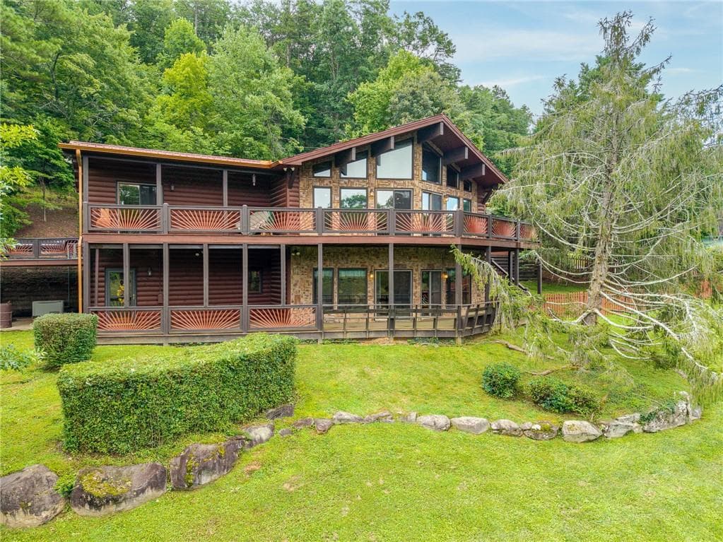 3 bedroom, 3 bathroom, 3,013 sq ft single family residence for sale at 131 Talona Lake Terrace, Ellijay, GA 30536