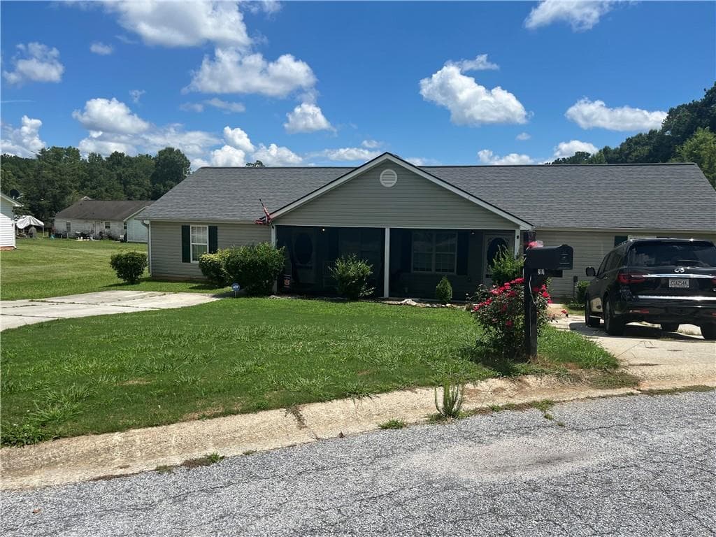 2 bedroom, 2 bathroom, 2,230 sq ft duplex for rent at 1131 Classic Trail B, Monroe, GA 30655 for $1,400 a month — photo 1 of 21