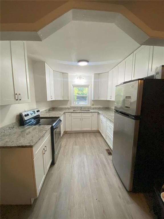4 bedroom, 3 bathroom, 2,096 sq ft single family residence for sale at 4197 Danforth Road, Atlanta, GA 30331 — photo 4