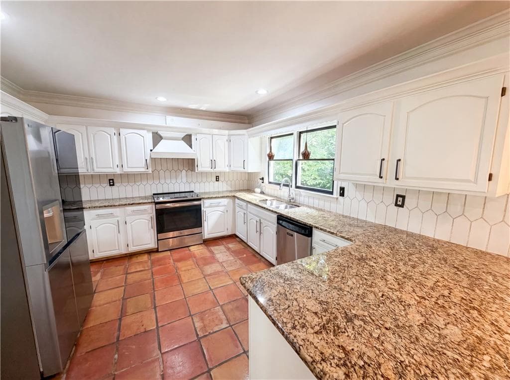 3 bedroom, 3 bathroom, 3,080 sq ft single family residence for sale at 644 Laurel Wood Drive, Marietta, GA 30064 — photo 2