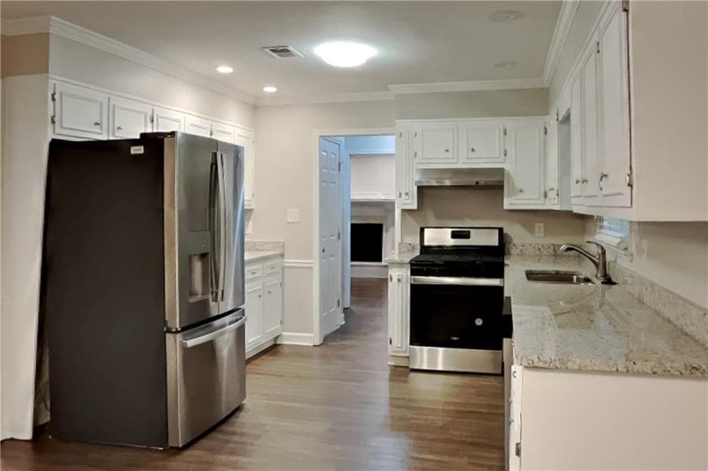 3 bedroom, 3 bathroom, 2,128 sq ft single family residence for rent at 2052 Sumter Court, Lawrenceville, GA 30044 for $2,440 a month — photo 5