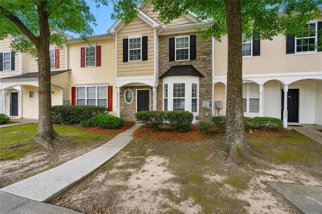 3 bedroom, 3 bathroom, 1,286 sq ft townhouse for sale at 6114 Camden Forrest Drive, Riverdale, GA 30296 — photo 3