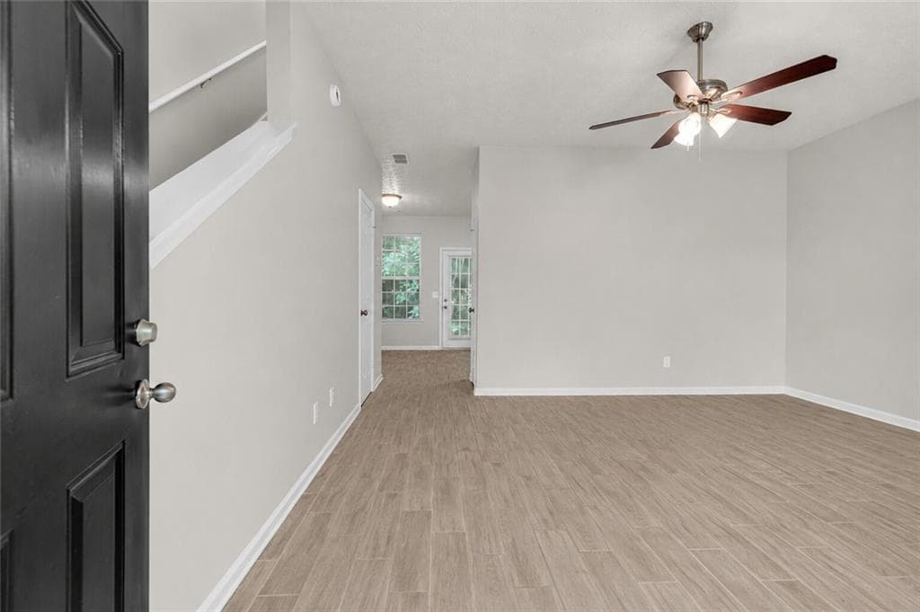 3 bedroom, 3 bathroom, 1,286 sq ft townhouse for sale at 6114 Camden Forrest Drive, Riverdale, GA 30296 — photo 5