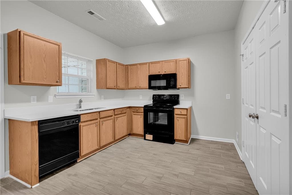 3 bedroom, 3 bathroom, 1,286 sq ft townhouse for sale at 6114 Camden Forrest Drive, Riverdale, GA 30296 — photo 8