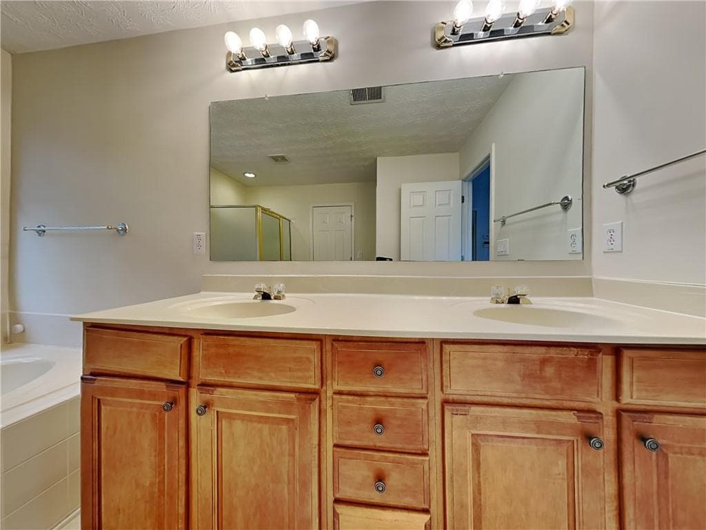 3 bedroom, 3 bathroom, 1,964 sq ft single family residence for sale at 3201 Juniper Drive, Kennesaw, GA 30144 — photo 10