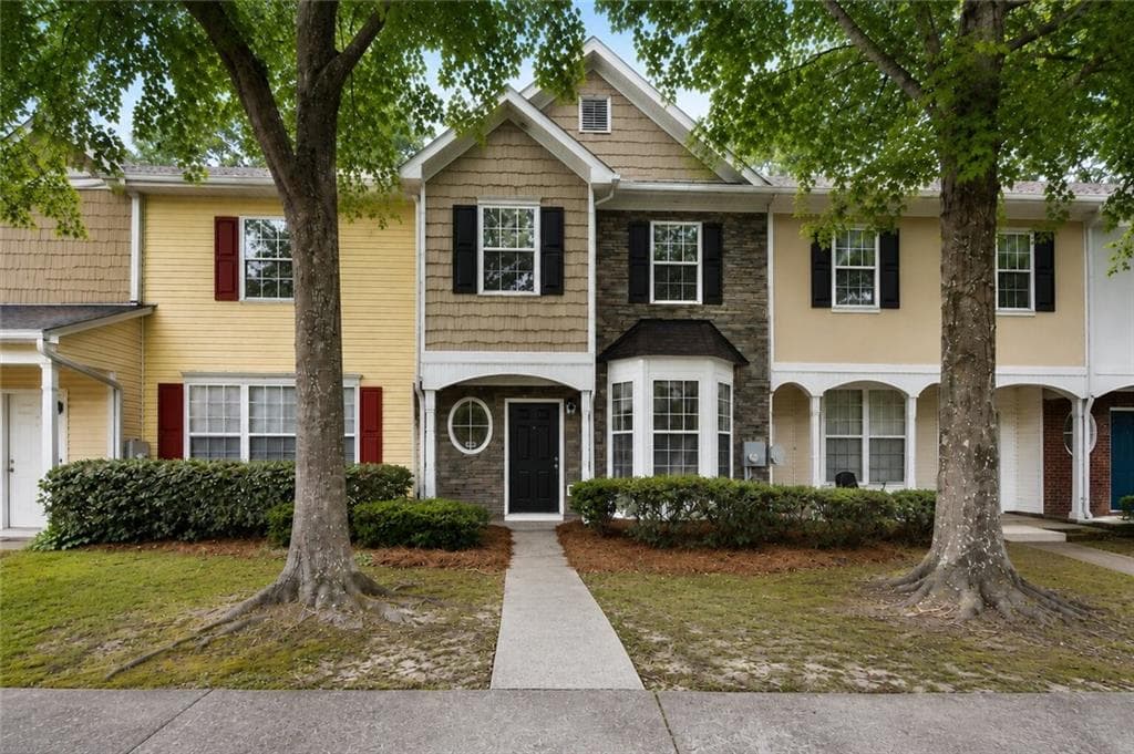 3 bedroom, 3 bathroom, 1,286 sq ft townhouse for sale at 6114 Camden Forrest Drive, Riverdale, GA 30296 — photo 1 of 30