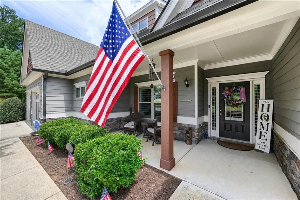 4 bedroom, 3 bathroom, 3,035 sq ft single family residence under contract at 9 Lake Sydney Drive, Dawsonville, GA 30534 — photo 3