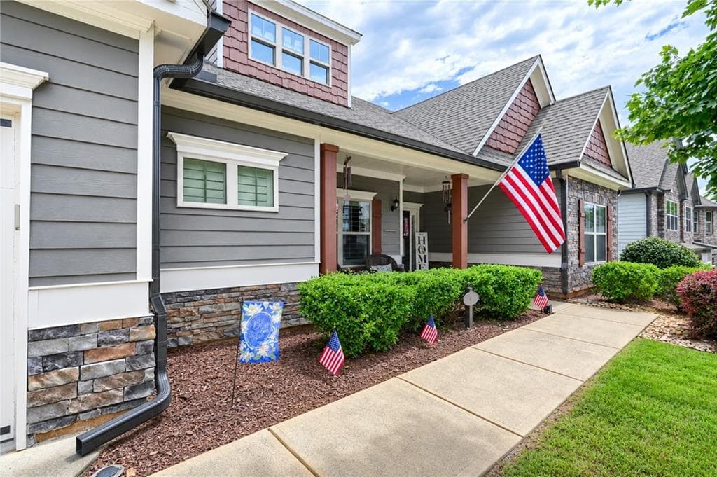 4 bedroom, 3 bathroom, 3,035 sq ft single family residence under contract at 9 Lake Sydney Drive, Dawsonville, GA 30534 — photo 4