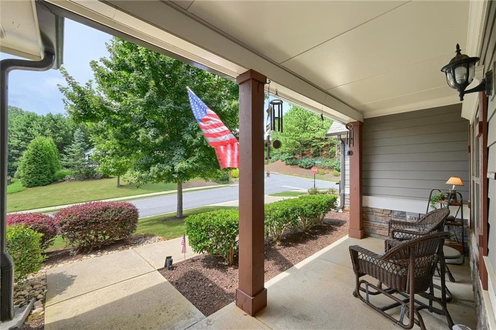 4 bedroom, 3 bathroom, 3,035 sq ft single family residence under contract at 9 Lake Sydney Drive, Dawsonville, GA 30534 — photo 5