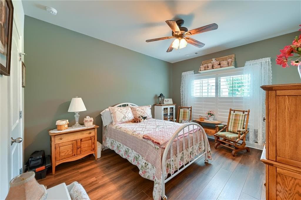 4 bedroom, 3 bathroom, 3,035 sq ft single family residence under contract at 9 Lake Sydney Drive, Dawsonville, GA 30534 — photo 9