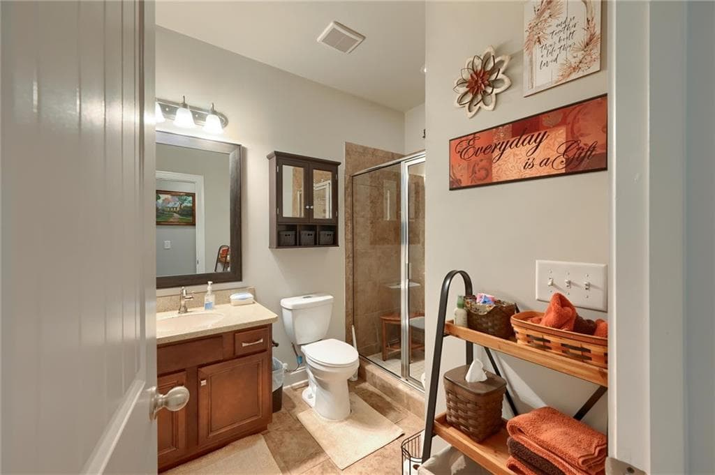 4 bedroom, 3 bathroom, 3,035 sq ft single family residence under contract at 9 Lake Sydney Drive, Dawsonville, GA 30534 — photo 10
