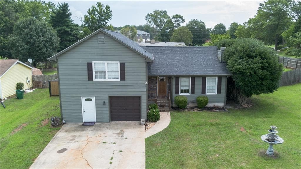 3 bedroom, 3 bathroom, 2,126 sq ft single family residence under contract at 3802 Saddle Ridge Drive, Snellville, GA 30039 — photo 3