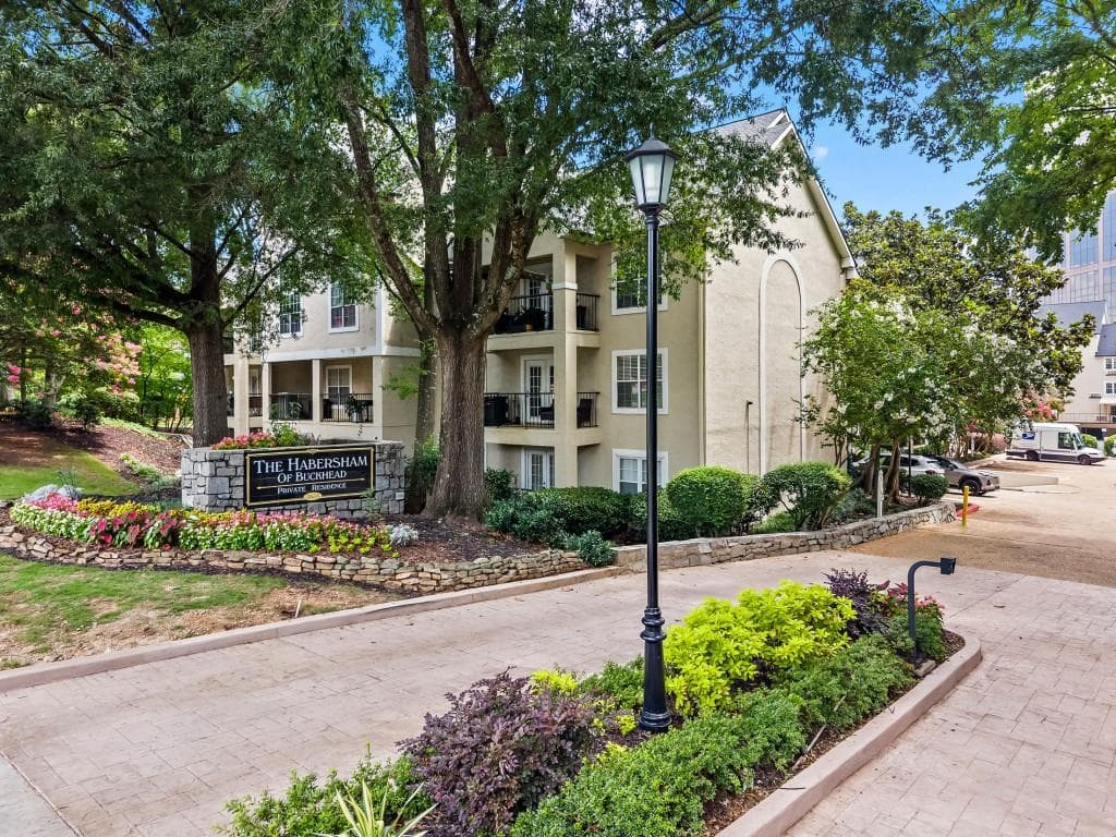 1 bedroom, 1 bathroom, 790 sq ft condominium sold at 3655 Habersham Road A320, Atlanta, GA 30305