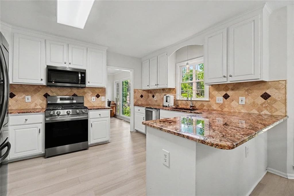 7 bedroom, 5 bathroom, 4,574 sq ft single family residence for sale at 489 Broadstone Way, Acworth, GA 30101 — photo 2