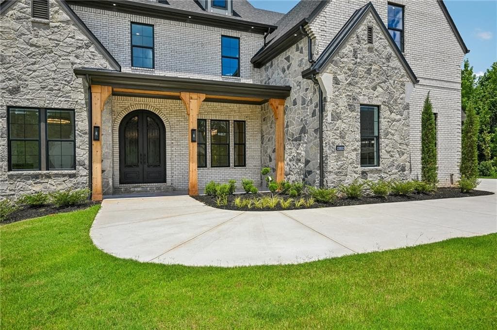 5 bedroom, 7 bathroom, 10,351 sq ft single family residence for sale at 6119 Bethany View Trl, Buford, GA 30518 — photo 2
