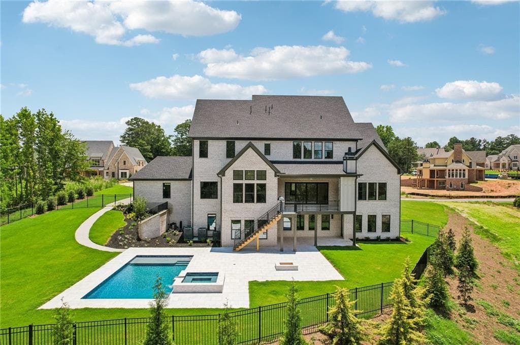5 bedroom, 7 bathroom, 10,351 sq ft single family residence for sale at 6119 Bethany View Trl, Buford, GA 30518 — photo 4