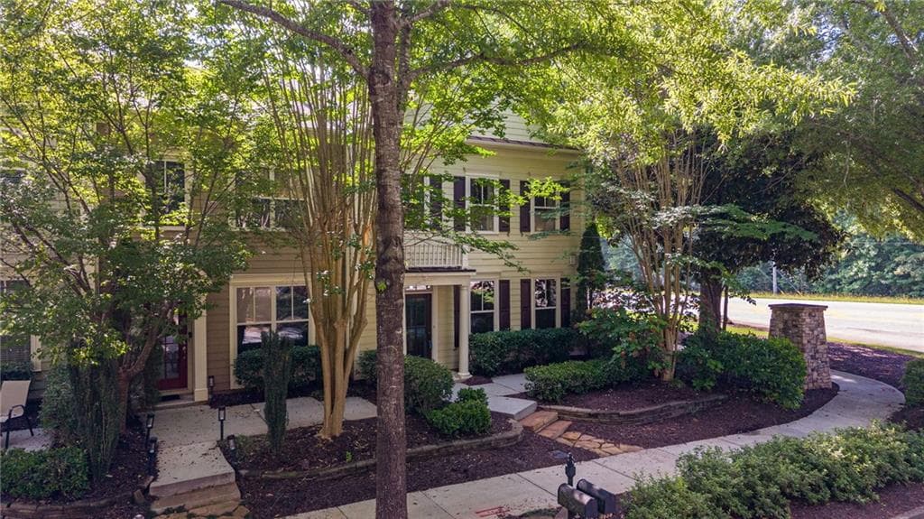 2 bedroom, 3 bathroom, 1,985 sq ft townhouse for sale at 9938 Mancunian Way, Douglasville, GA 30135 — photo 2