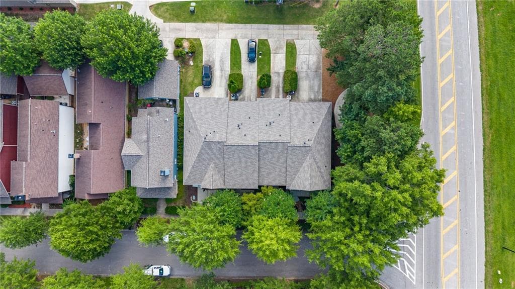 2 bedroom, 3 bathroom, 1,985 sq ft townhouse for sale at 9938 Mancunian Way, Douglasville, GA 30135 — photo 4