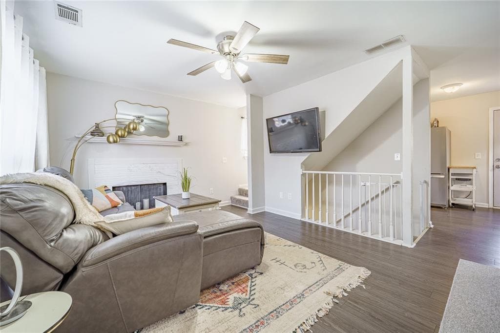3 bedroom, 2 bathroom, 1,512 sq ft single family residence for sale at 2310 Fleetwood Drive, Cumming, GA 30041 — photo 5