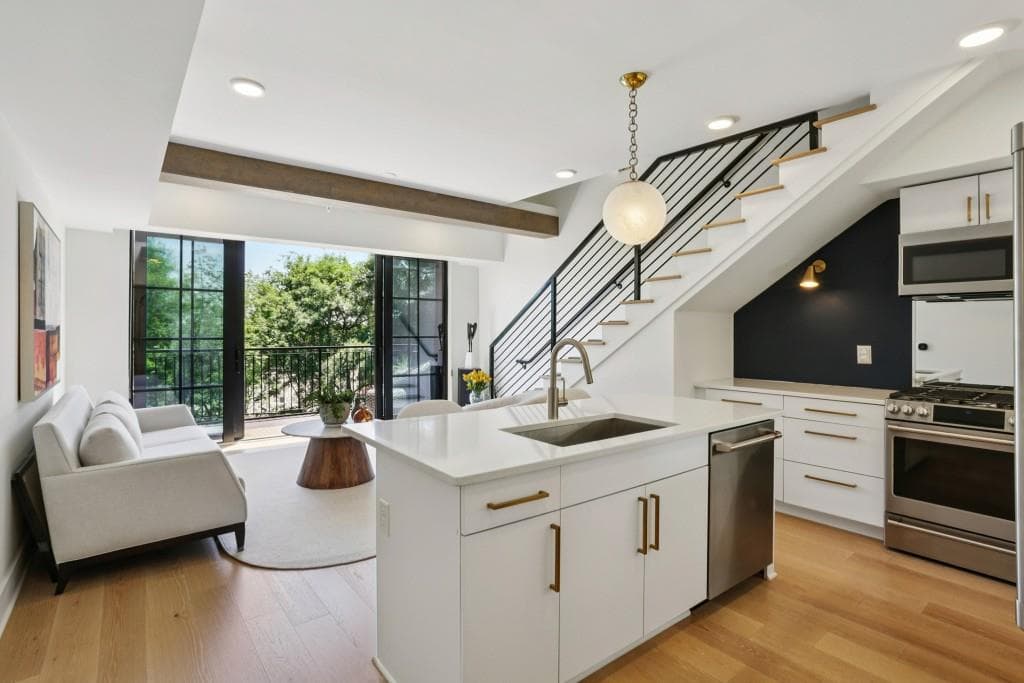 2 bedroom, 2 bathroom, 1,159 sq ft condominium under contract at 346 Peters Street 303, Atlanta, GA 30313