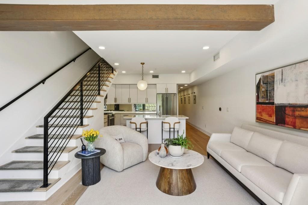2 bedroom, 2 bathroom, 1,159 sq ft condominium under contract at 346 Peters Street 303, Atlanta, GA 30313 — photo 2
