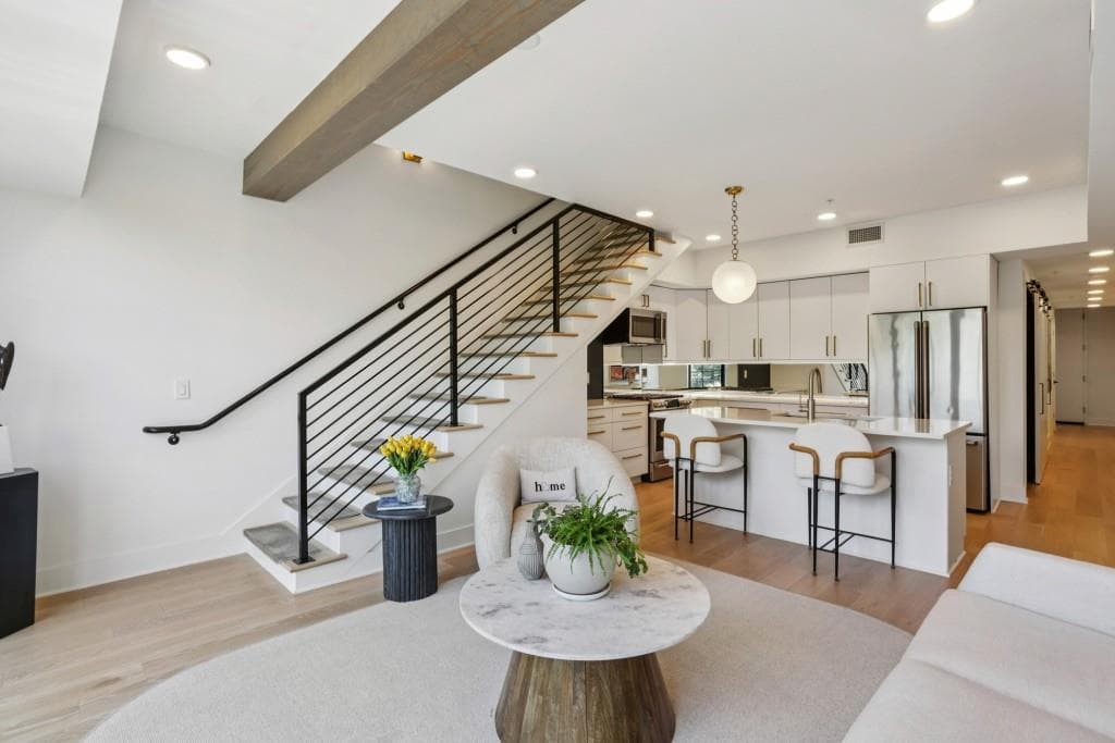 2 bedroom, 2 bathroom, 1,159 sq ft condominium under contract at 346 Peters Street 303, Atlanta, GA 30313 — photo 3
