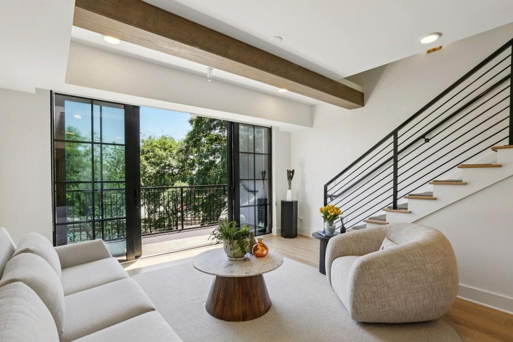 2 bedroom, 2 bathroom, 1,159 sq ft condominium under contract at 346 Peters Street 303, Atlanta, GA 30313 — photo 4