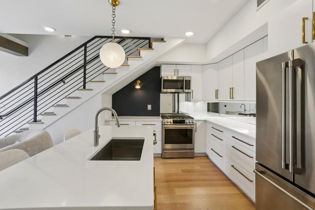 2 bedroom, 2 bathroom, 1,159 sq ft condominium under contract at 346 Peters Street 303, Atlanta, GA 30313 — photo 6