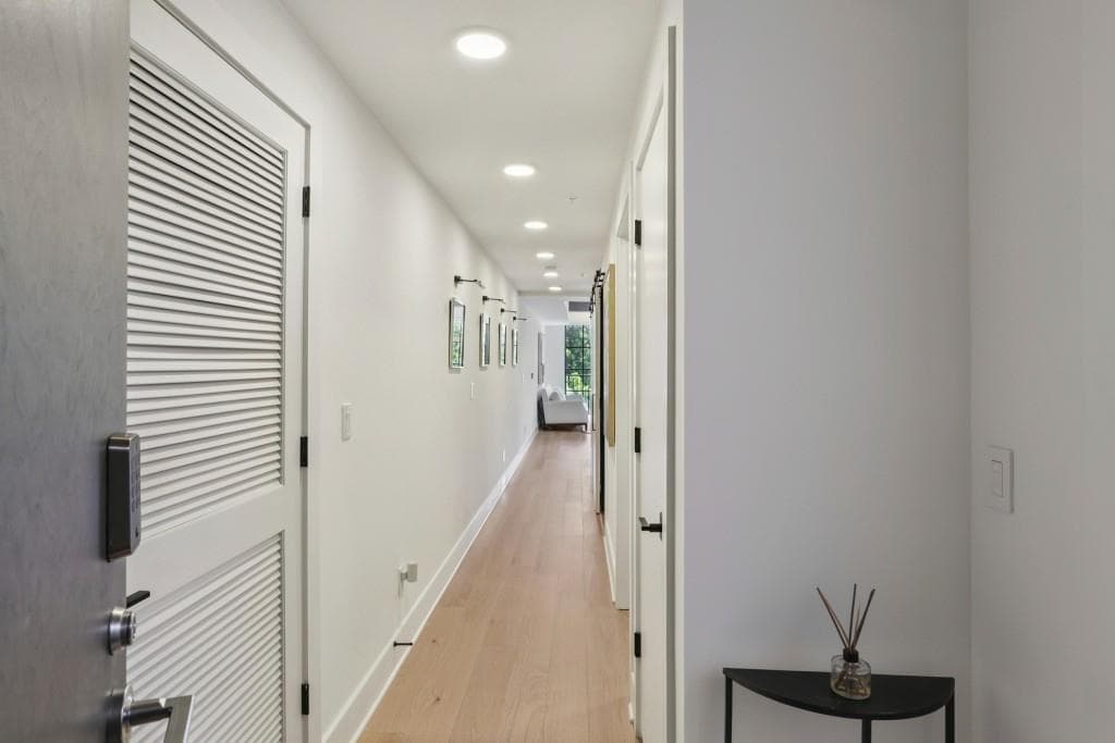 2 bedroom, 2 bathroom, 1,159 sq ft condominium under contract at 346 Peters Street 303, Atlanta, GA 30313 — photo 8