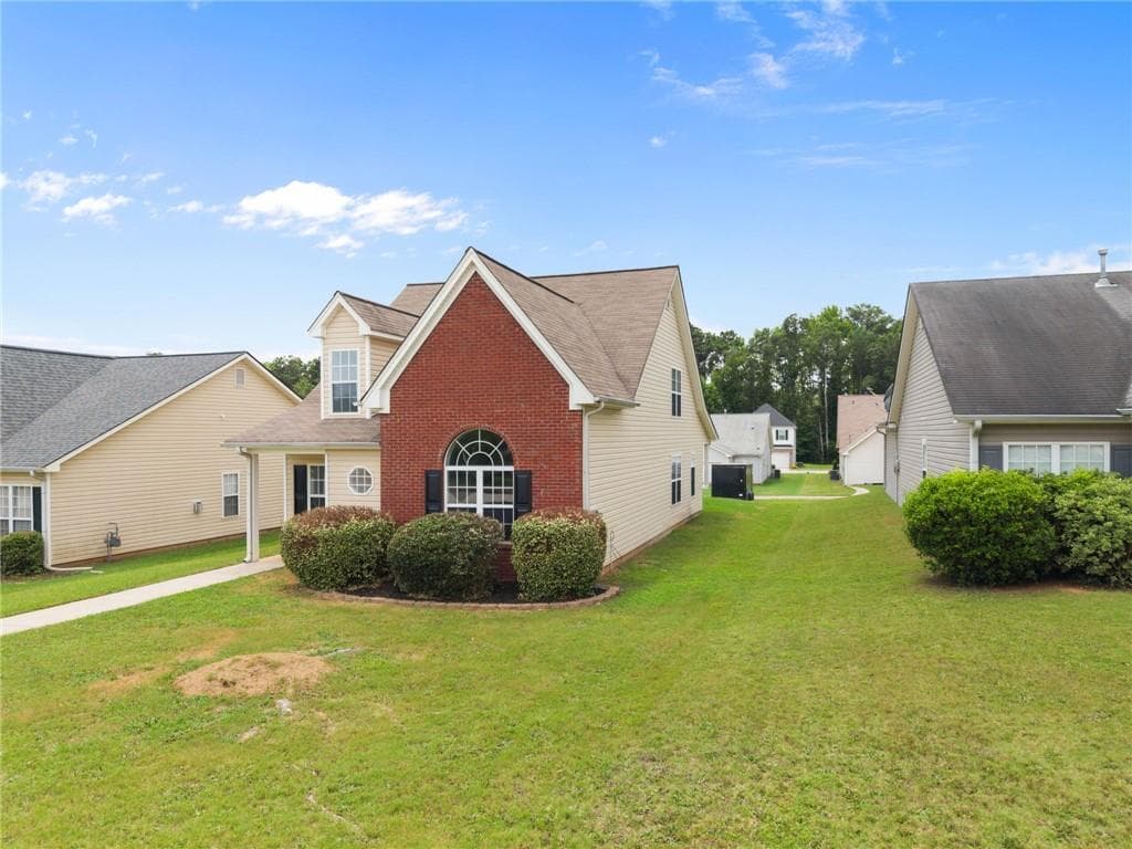 3 bedroom, 3 bathroom, 1,861 sq ft single family residence under contract at 1470 Lafayette Square, Mcdonough, GA 30252 — photo 3
