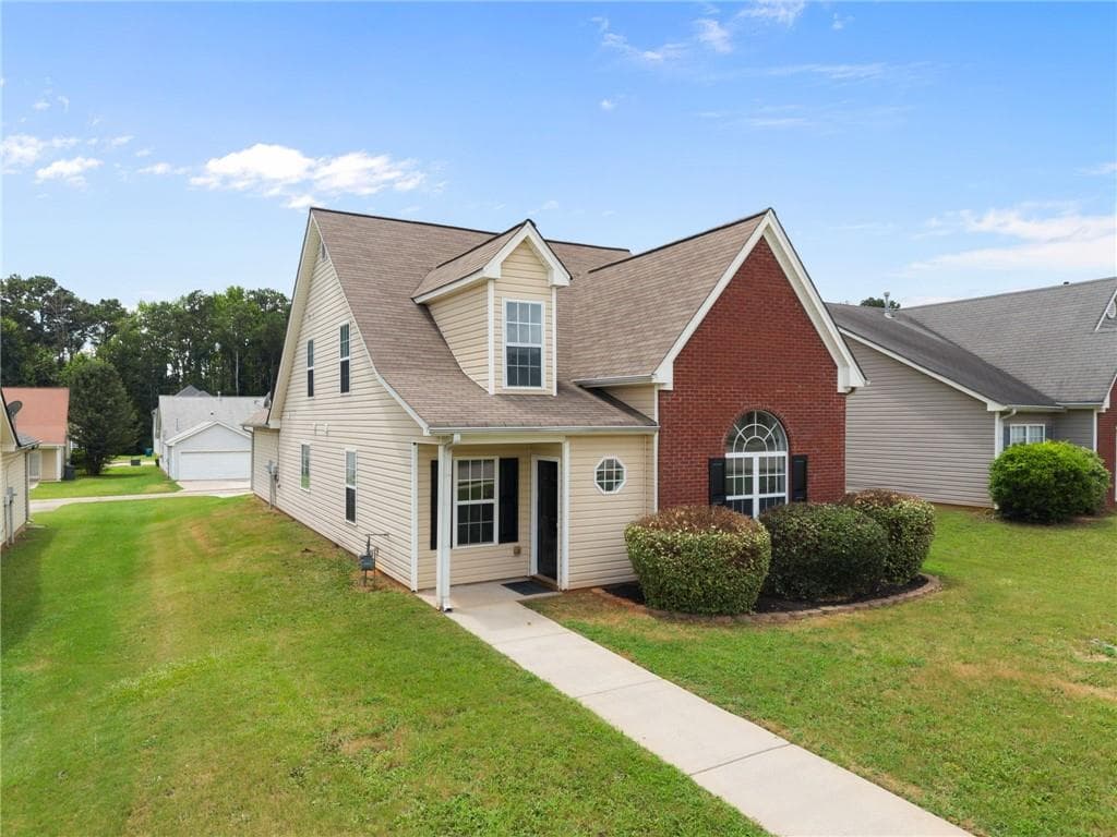 3 bedroom, 3 bathroom, 1,861 sq ft single family residence under contract at 1470 Lafayette Square, Mcdonough, GA 30252 — photo 4