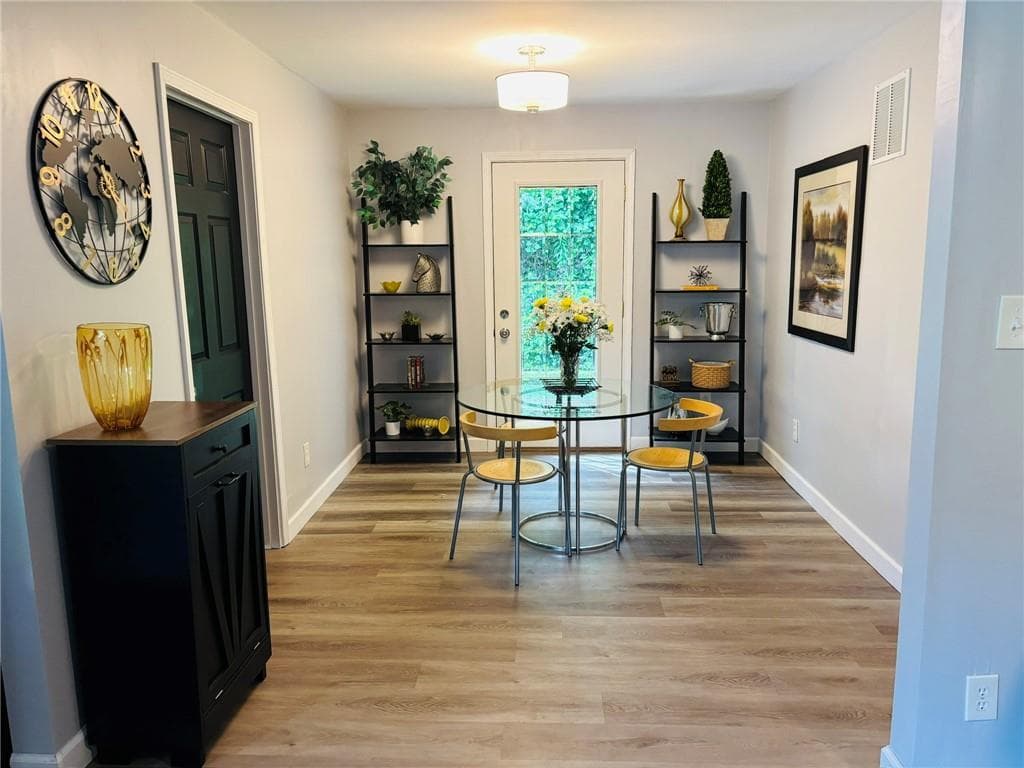 2 bedroom, 1 bathroom, 864 sq ft single family residence for sale at 2535 Abner Pl, Atlanta, GA 30318 — photo 6