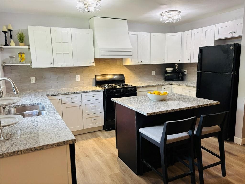 2 bedroom, 1 bathroom, 864 sq ft single family residence for sale at 2535 Abner Pl, Atlanta, GA 30318 — photo 2