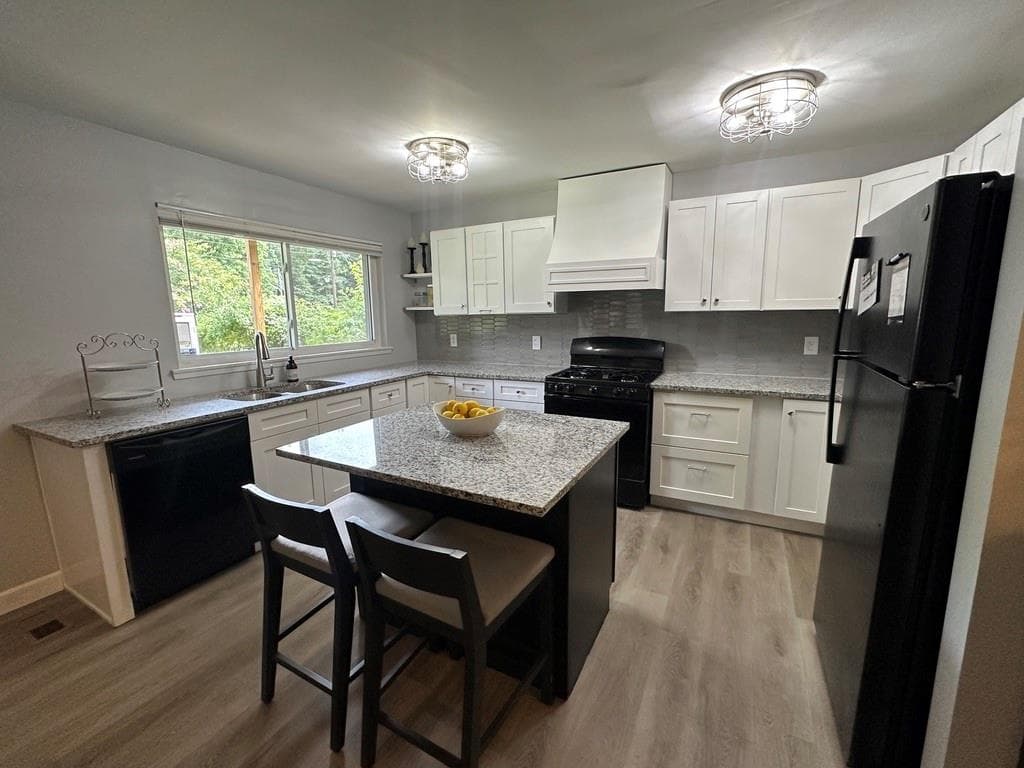 2 bedroom, 1 bathroom, 864 sq ft single family residence for sale at 2535 Abner Pl, Atlanta, GA 30318 — photo 3